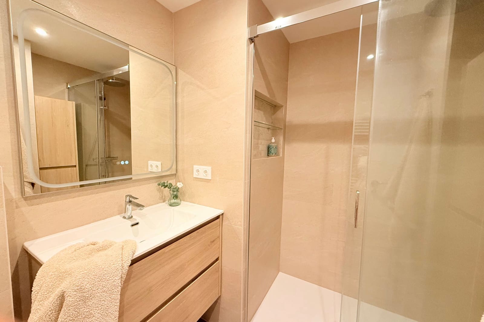 2 bedroom Apartment for rent in Palma de Mallorca - € 2,200 (Ref: 10136531)