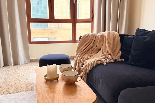 Appartement de 2 chambres à louer à Santa Catalina, Palma de Mallorca - 2 200 € (Ref: 10136531)