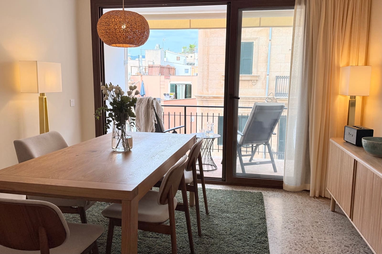 2 bedroom Apartment for rent in Palma de Mallorca - € 2,200 (Ref: 10136531)