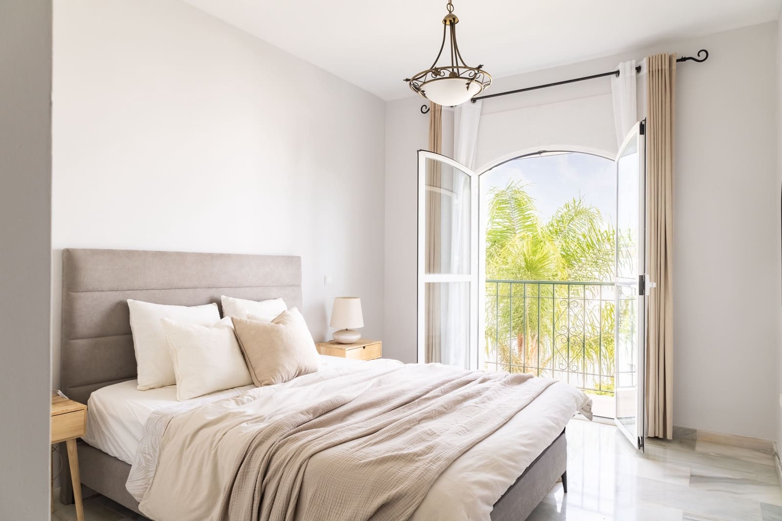 2 soveværelse Lejlighed til salg i Mijas Costa med swimmingpool garage - € 345.000 (Ref: 10138853)