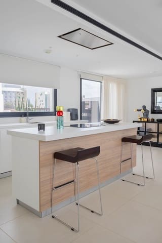 2 soverom Penthouse til salgs i El Higuerón, Fuengirola med svømmebasseng garasje - € 1 010 000 (Ref: 10141503)