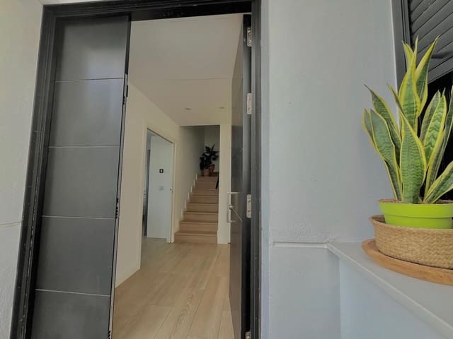 3 soverom Hus til salgs i Mairena del Aljarafe med svømmebasseng garasje - € 459 000 (Ref: 10141649)