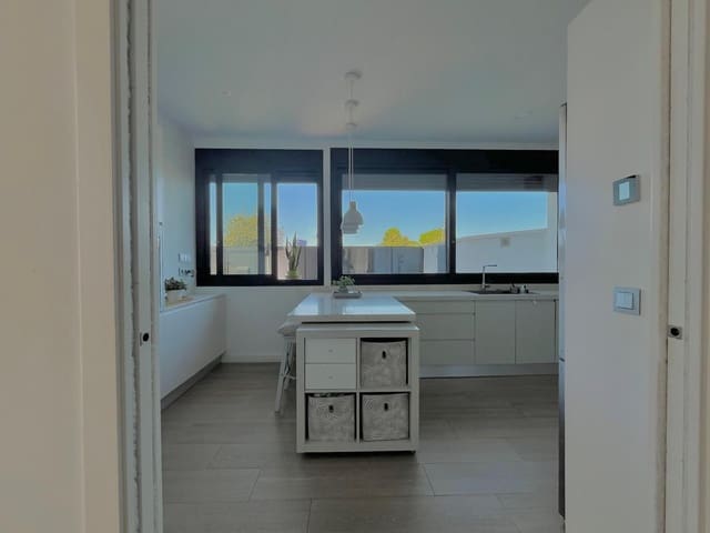 3 soverom Hus til salgs i Mairena del Aljarafe med svømmebasseng garasje - € 459 000 (Ref: 10141649)