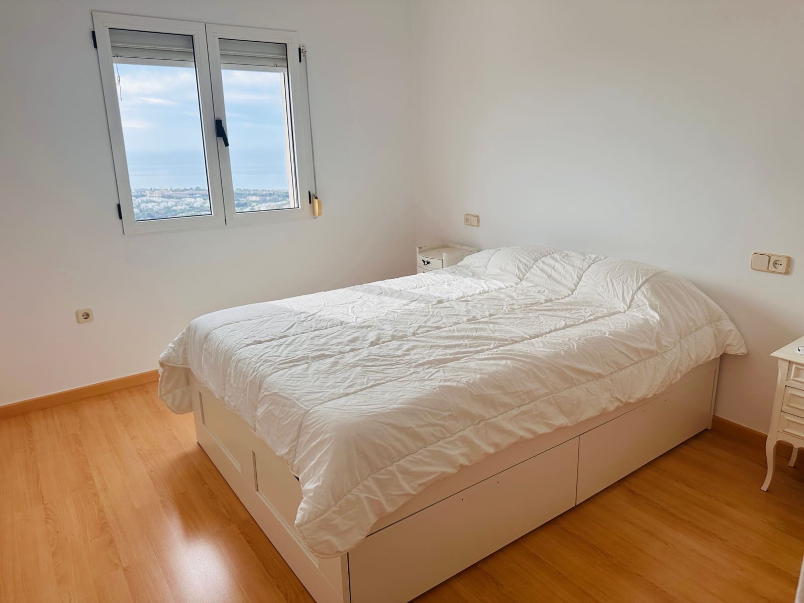 2 sypialnia Apartament do wynajęcia w Marbella z basenem garażem - 1 600 € (Ref: 10147938)