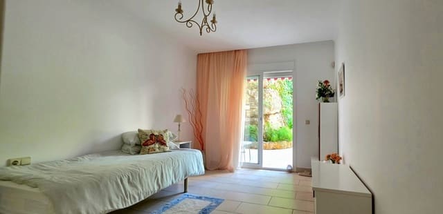 Apartamento de 2 habitaciones en Los Arqueros - Puerto del Almendro, Benahavís en venta con piscina garaje - 425.000 € (Ref: 10156932)