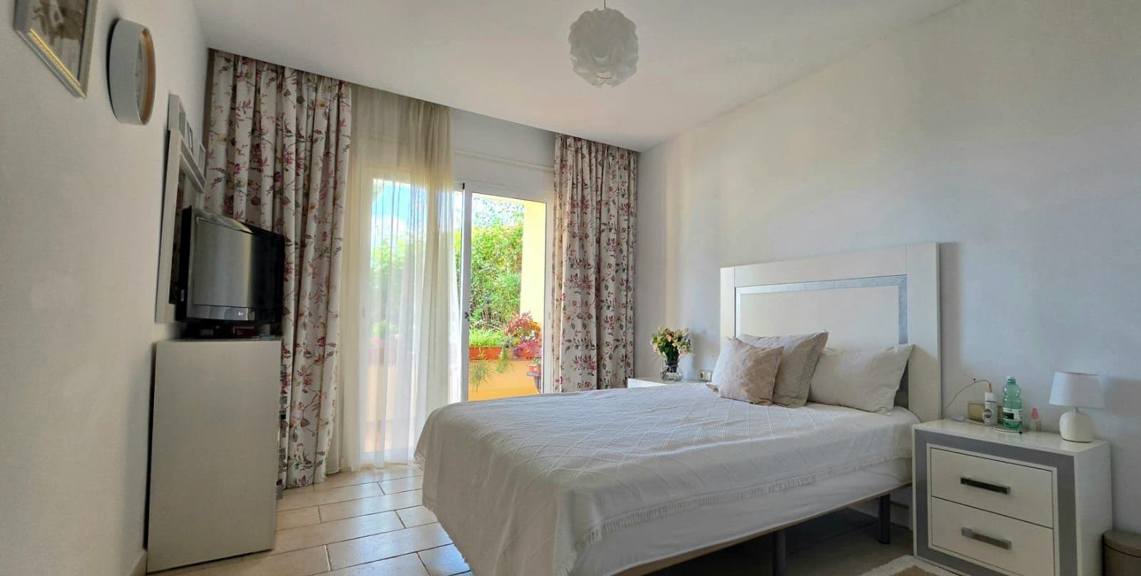 Apartamento de 2 habitaciones en Benahavís en venta con piscina garaje - 425.000 € (Ref: 10156932)