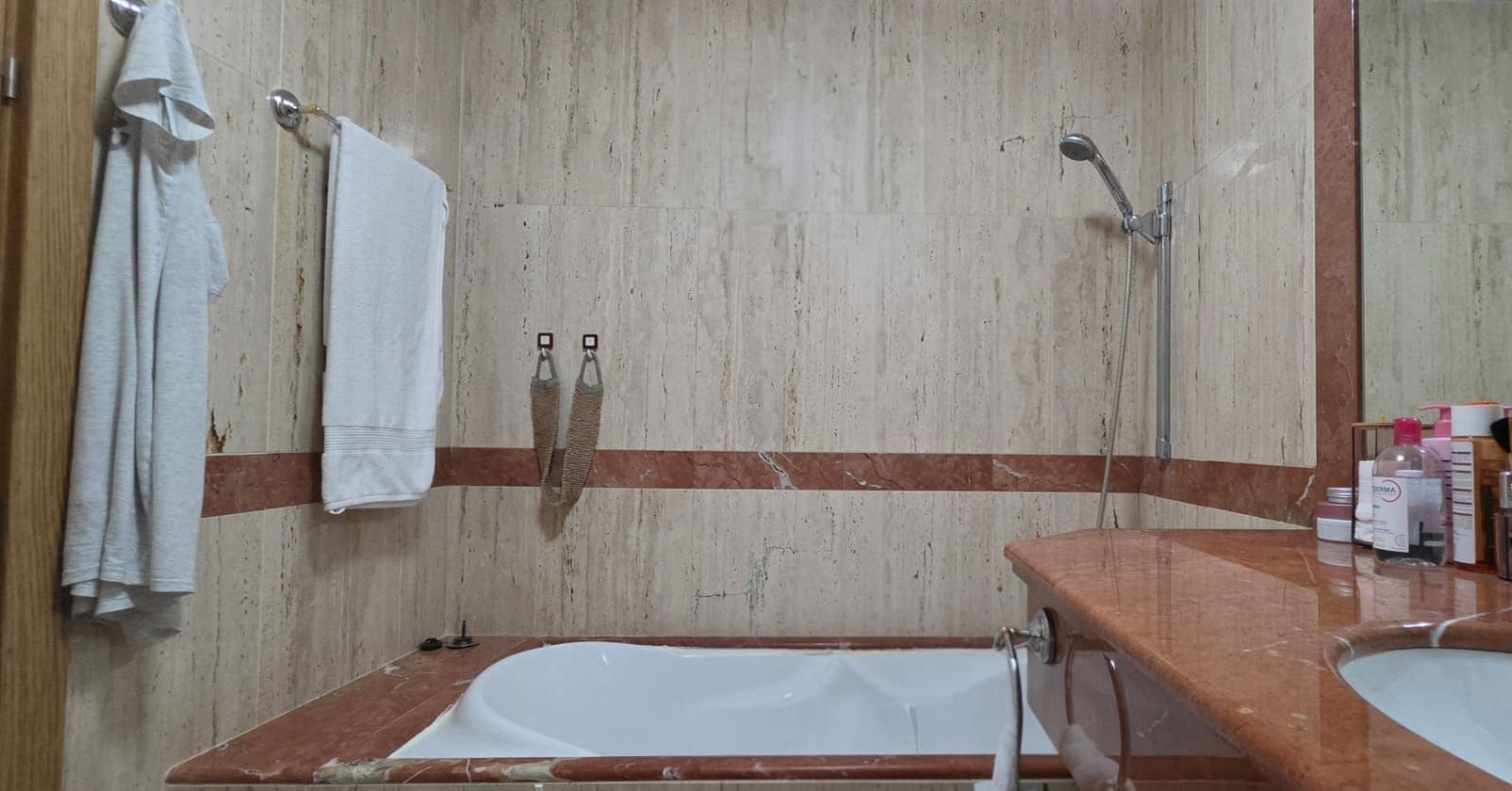 Apartamento de 2 habitaciones en Benahavís en venta con piscina garaje - 425.000 € (Ref: 10156932)