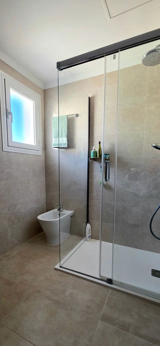 Apartamento de 3 habitaciones en Benahavís en venta con piscina garaje - 675.000 € (Ref: 10156933)