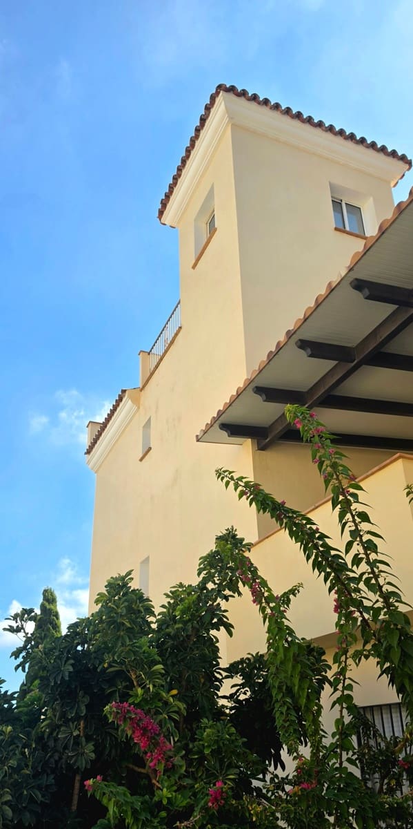 Apartamento de 3 habitaciones en Benahavís en venta con piscina garaje - 675.000 € (Ref: 10156933)