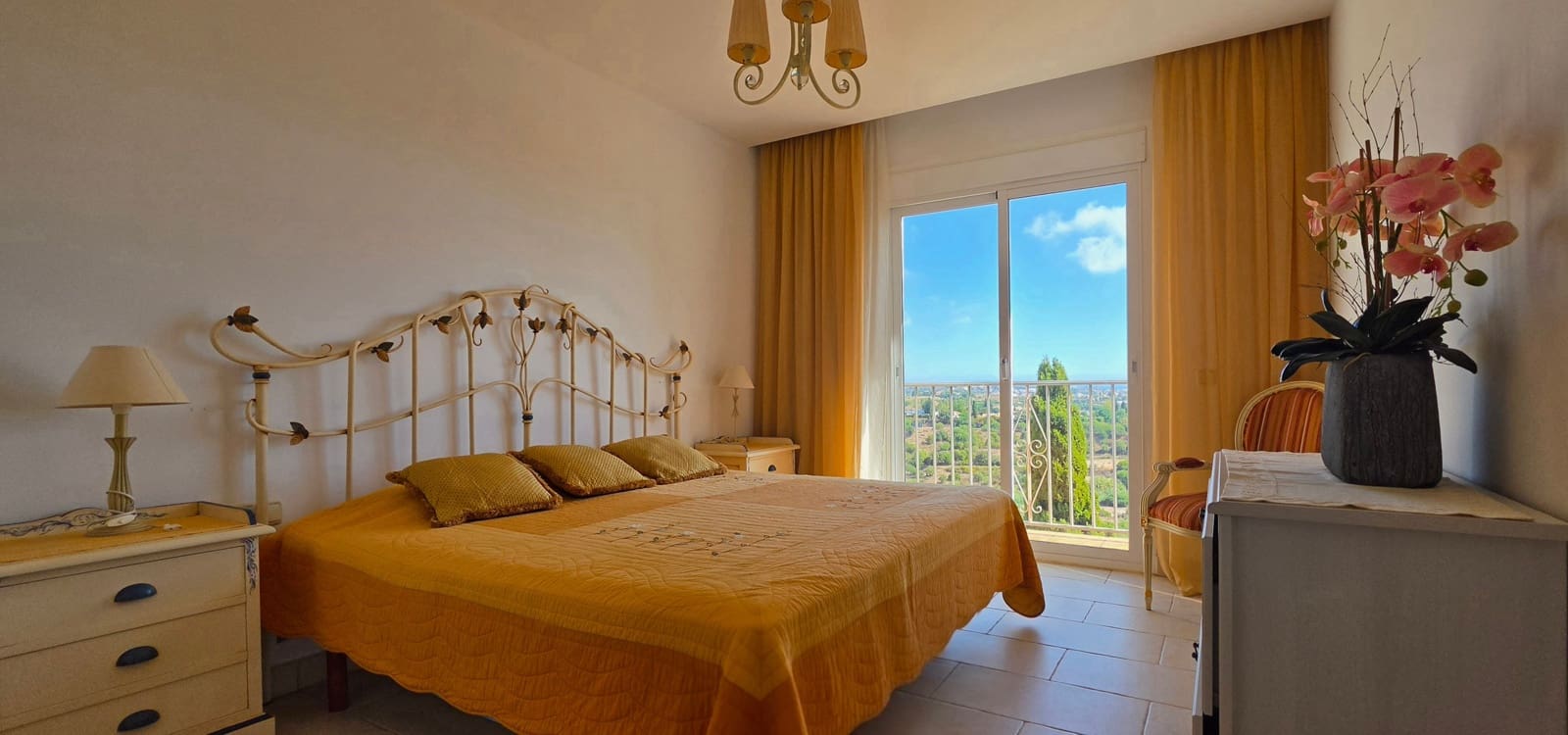 Apartamento de 3 habitaciones en Benahavís en venta con piscina garaje - 675.000 € (Ref: 10156933)