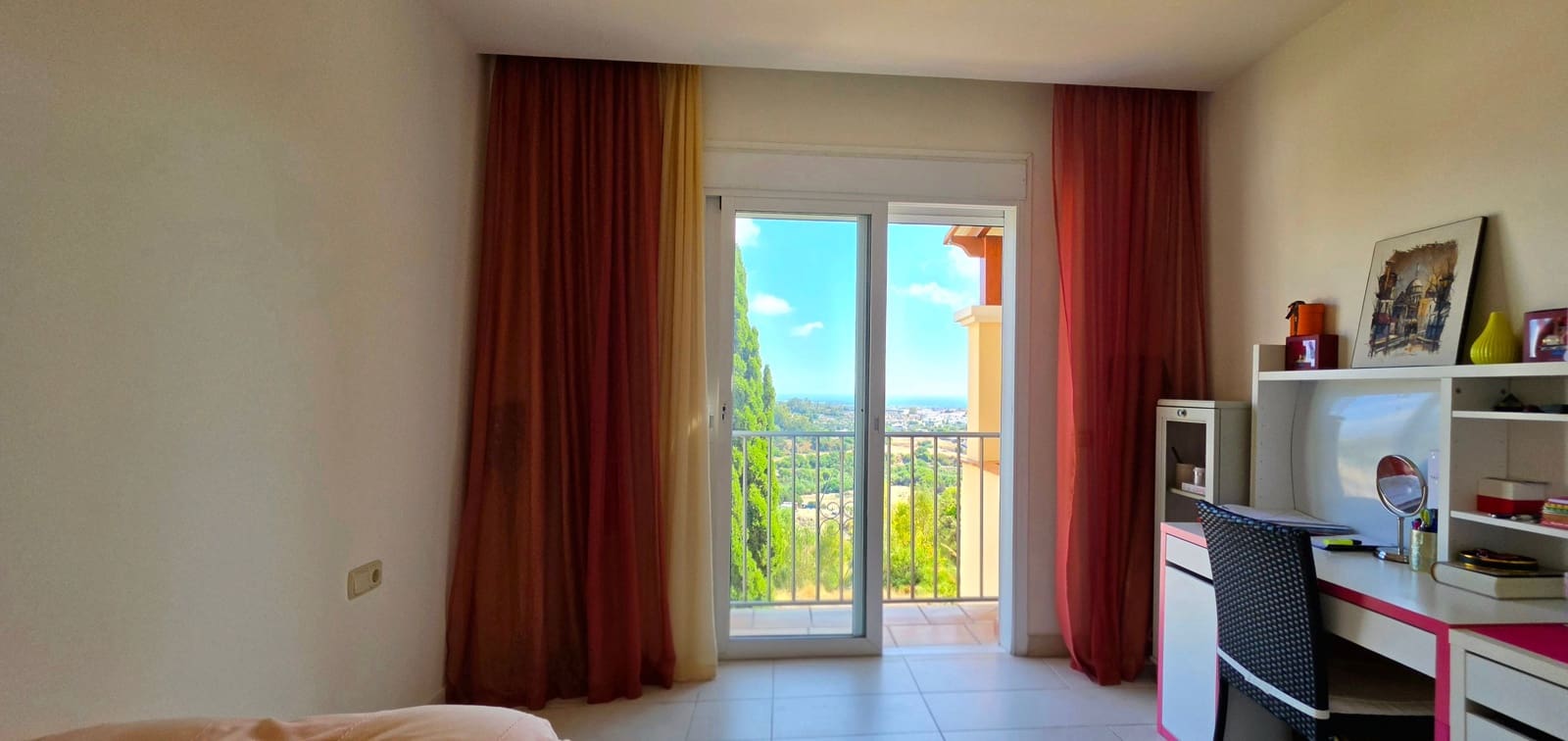 Apartamento de 3 habitaciones en Benahavís en venta con piscina garaje - 675.000 € (Ref: 10156933)