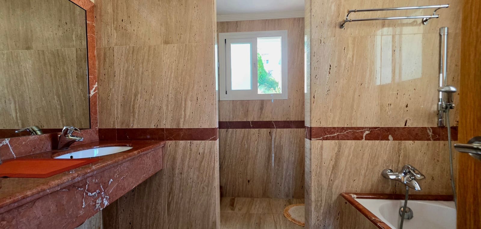 Apartamento de 3 habitaciones en Benahavís en venta con piscina garaje - 675.000 € (Ref: 10156933)