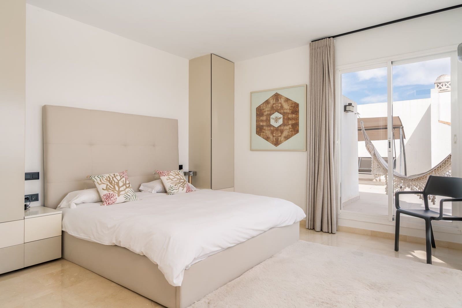 3 bedroom Apartment for sale in Benahavis with pool garage - € 885,000 (Ref: 10156934)