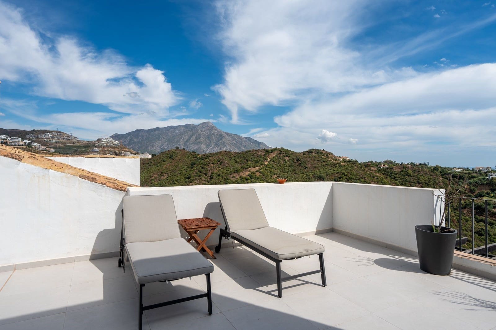 3 bedroom Apartment for sale in Benahavis with pool garage - € 885,000 (Ref: 10156934)
