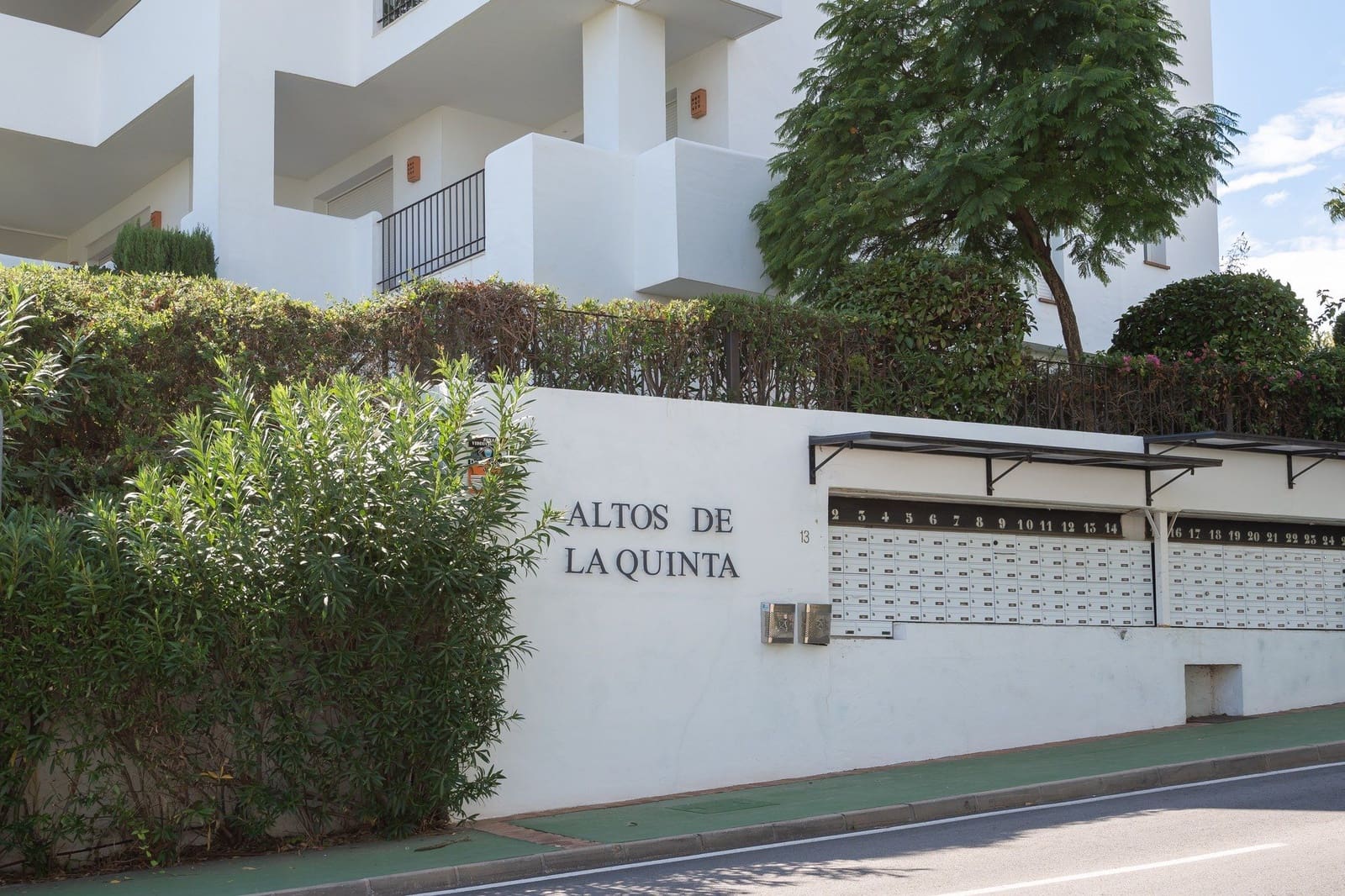 3 bedroom Apartment for sale in Benahavis with pool garage - € 885,000 (Ref: 10156934)