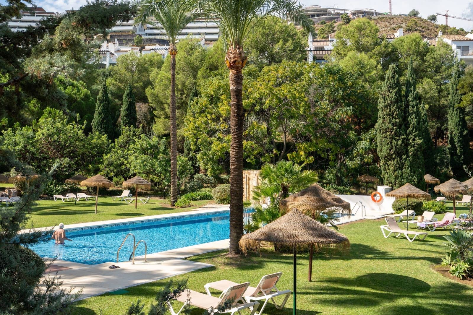 3 bedroom Apartment for sale in Benahavis with pool garage - € 885,000 (Ref: 10156934)