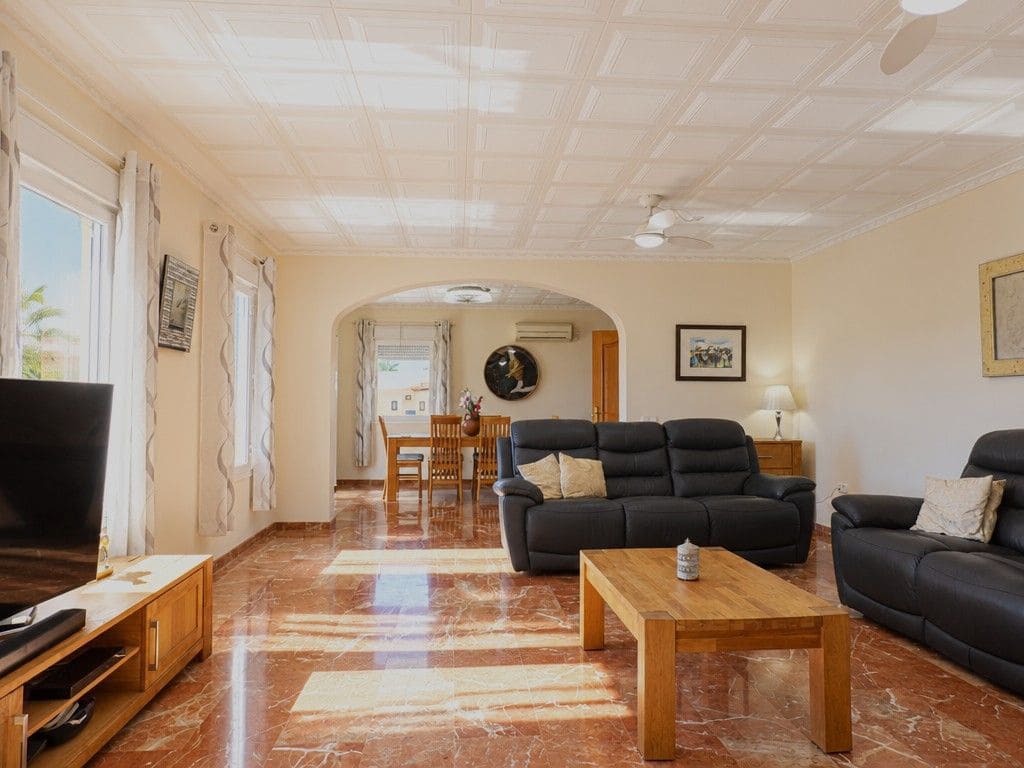 5 bedroom Villa for sale in Coin with pool garage - € 699,000 (Ref: 10169267)