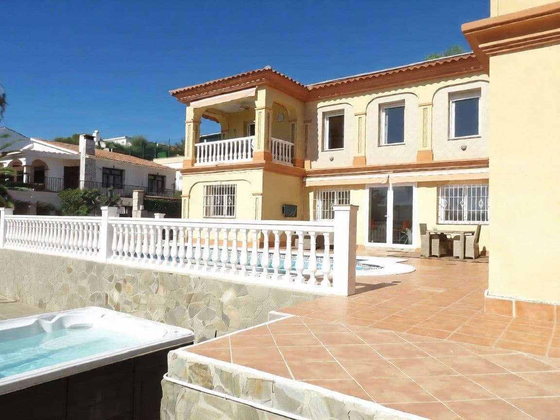 5 bedroom Villa for sale in Coin with pool garage - € 699,000 (Ref: 10169267)