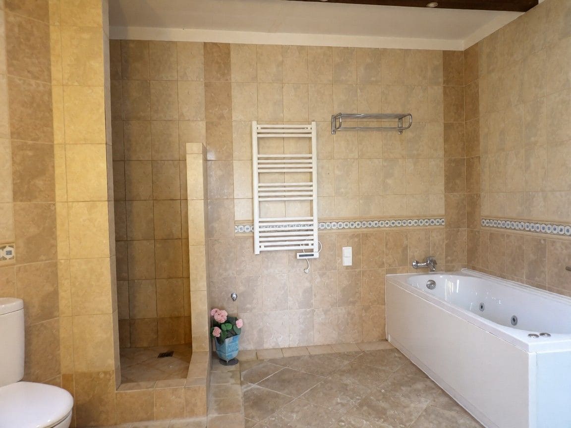 5 bedroom Villa for sale in Coin with pool garage - € 699,000 (Ref: 10169267)