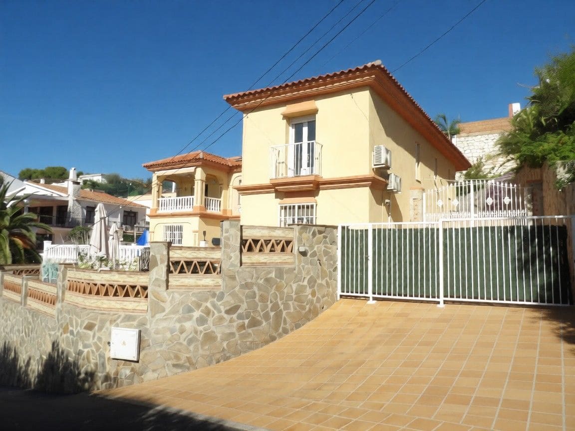 5 bedroom Villa for sale in Coin with pool garage - € 699,000 (Ref: 10169267)