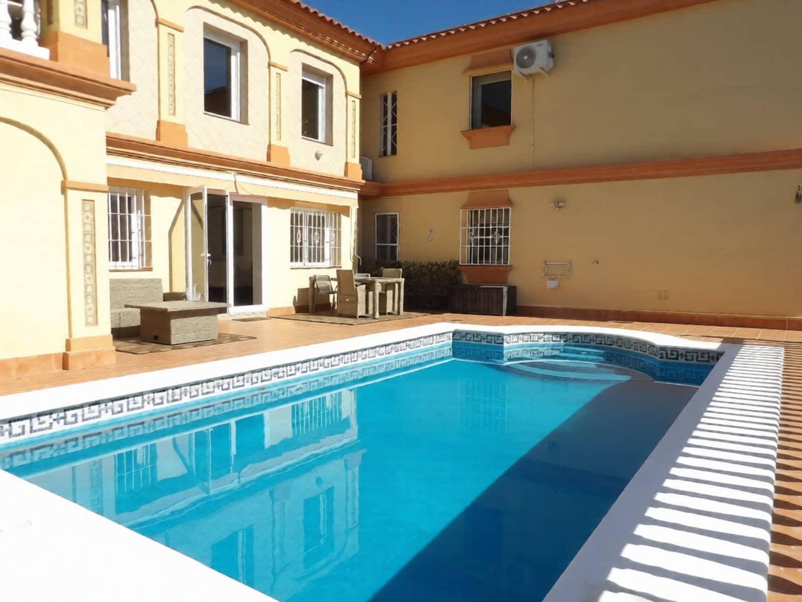 5 bedroom Villa for sale in Coin with pool garage - € 699,000 (Ref: 10169267)