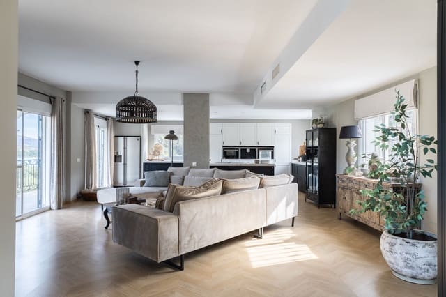 7 quarto Casa em Banda para venda em Viñuela com piscina garagem - 1 675 000 € (Ref: 10179692)