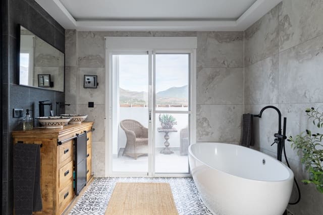 7 quarto Casa em Banda para venda em Viñuela com piscina garagem - 1 675 000 € (Ref: 10179692)