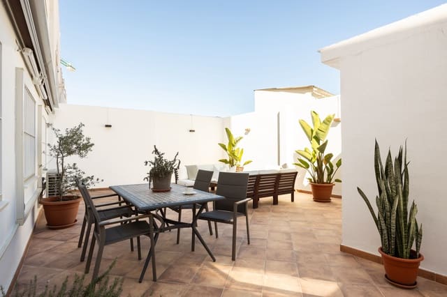 4 bedroom Apartment for sale in Capuchinos, Málaga city with garage - € 695,000 (Ref: 10180921)