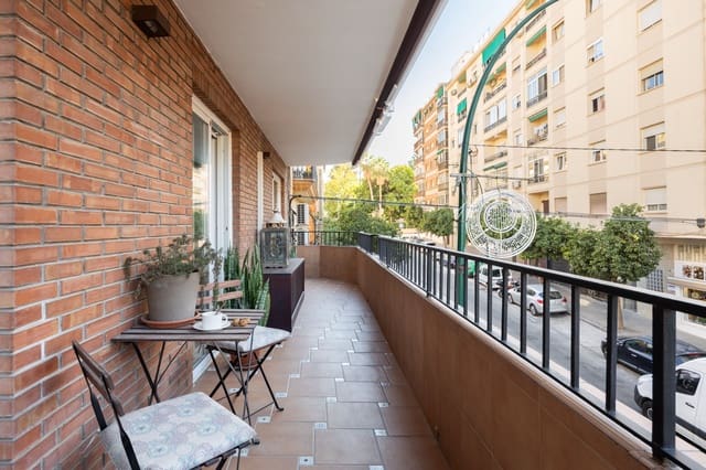 4 bedroom Apartment for sale in Capuchinos, Málaga city with garage - € 695,000 (Ref: 10180921)