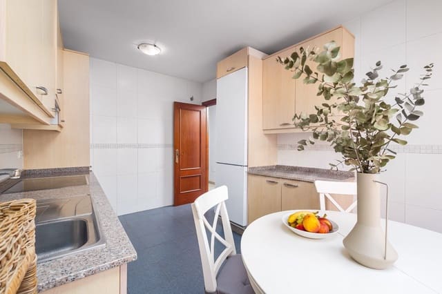 2 soverom Leilighet til salgs i Los Pacos, Fuengirola med svømmebasseng garasje - € 359 000 (Ref: 10181969)