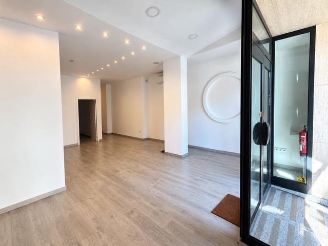 4 soverom Kommersiell til leie i Zona Puerto Deportivo, Fuengirola - € 1 500 (Ref: 10183255)