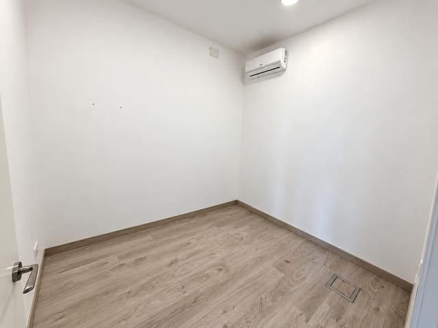4 soverom Kommersiell til leie i Zona Puerto Deportivo, Fuengirola - € 1 500 (Ref: 10183255)
