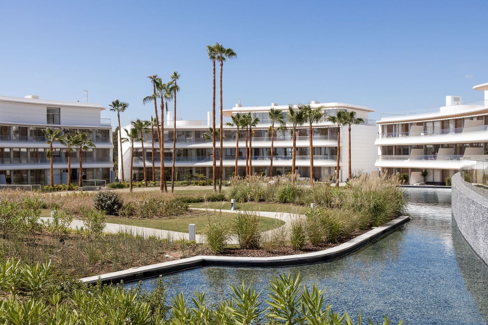 4 Zimmer Apartment zu verkaufen in Estepona mit Pool - 1.342.000 € (Ref: 5547445)