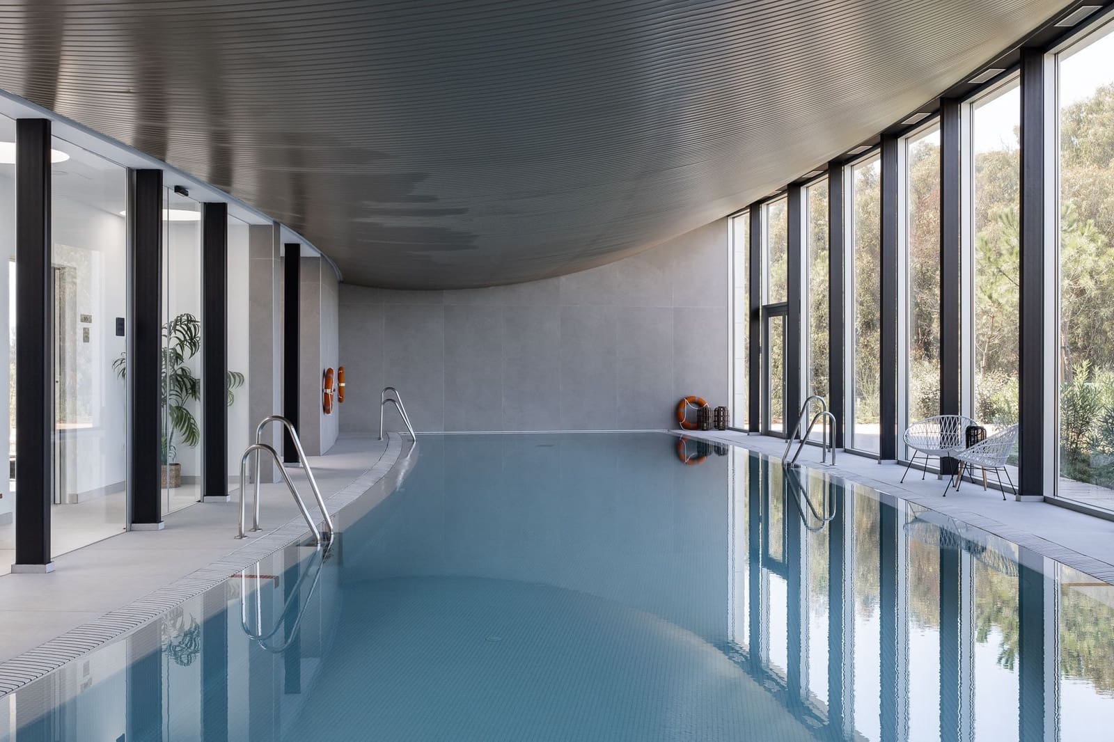 4 Zimmer Apartment zu verkaufen in Estepona mit Pool - 1.342.000 € (Ref: 5547445)