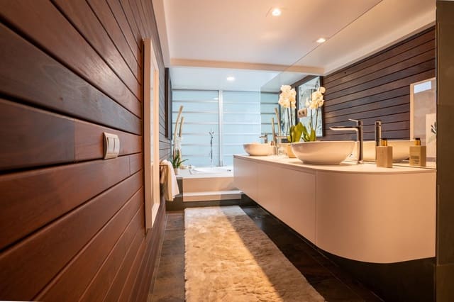 5 bedroom Villa for sale in La Capellanía - El Higuerón, Benalmádena with pool - € 4,975,000 (Ref: 5910181)