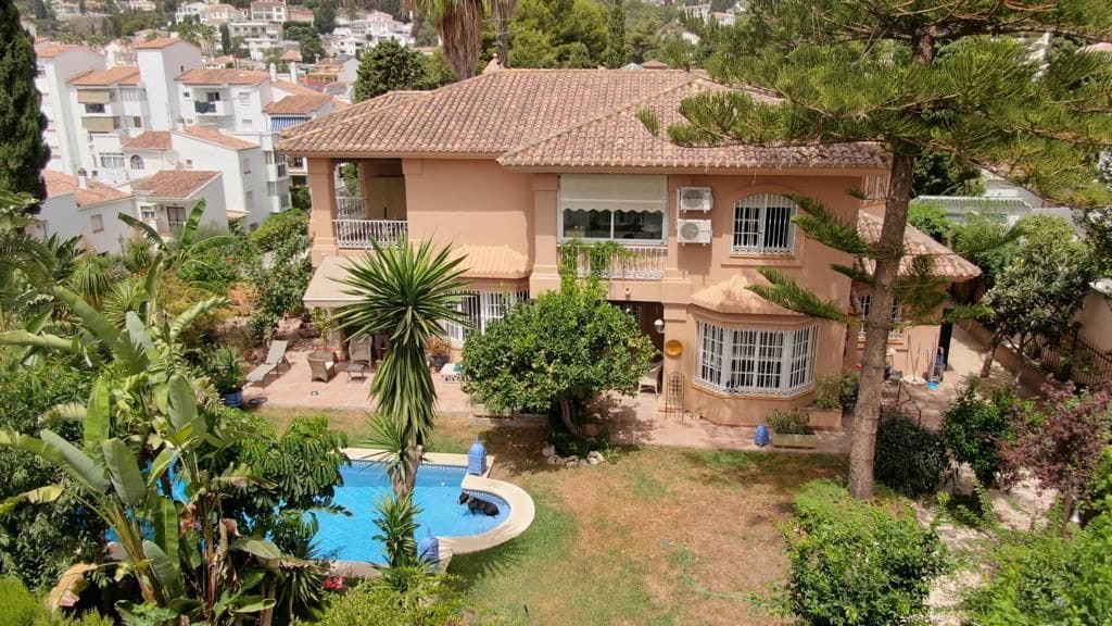 4 bedroom Villa for sale in Mijas Costa with pool - € 1,099,000 (Ref: 6920110)