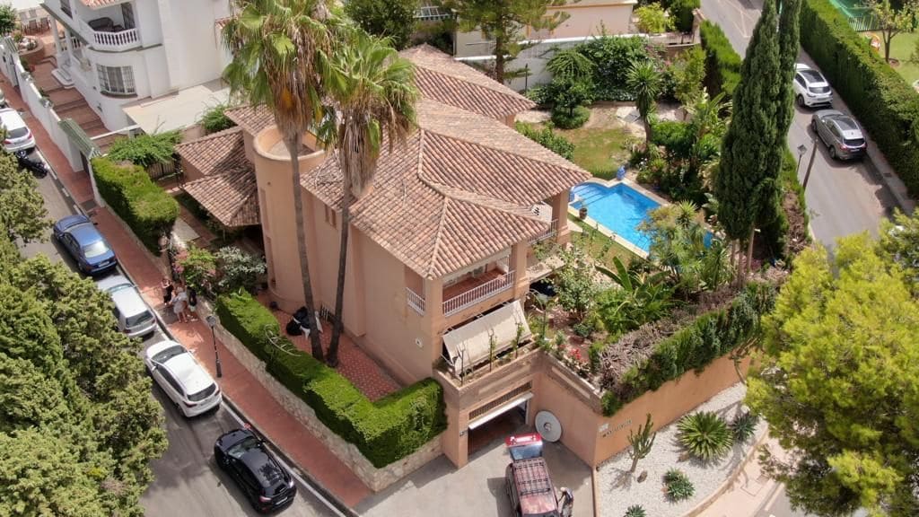 4 bedroom Villa for sale in Mijas Costa with pool - € 1,099,000 (Ref: 6920110)