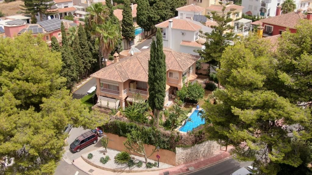 4 bedroom Villa for sale in Mijas Costa with pool - € 1,099,000 (Ref: 6920110)