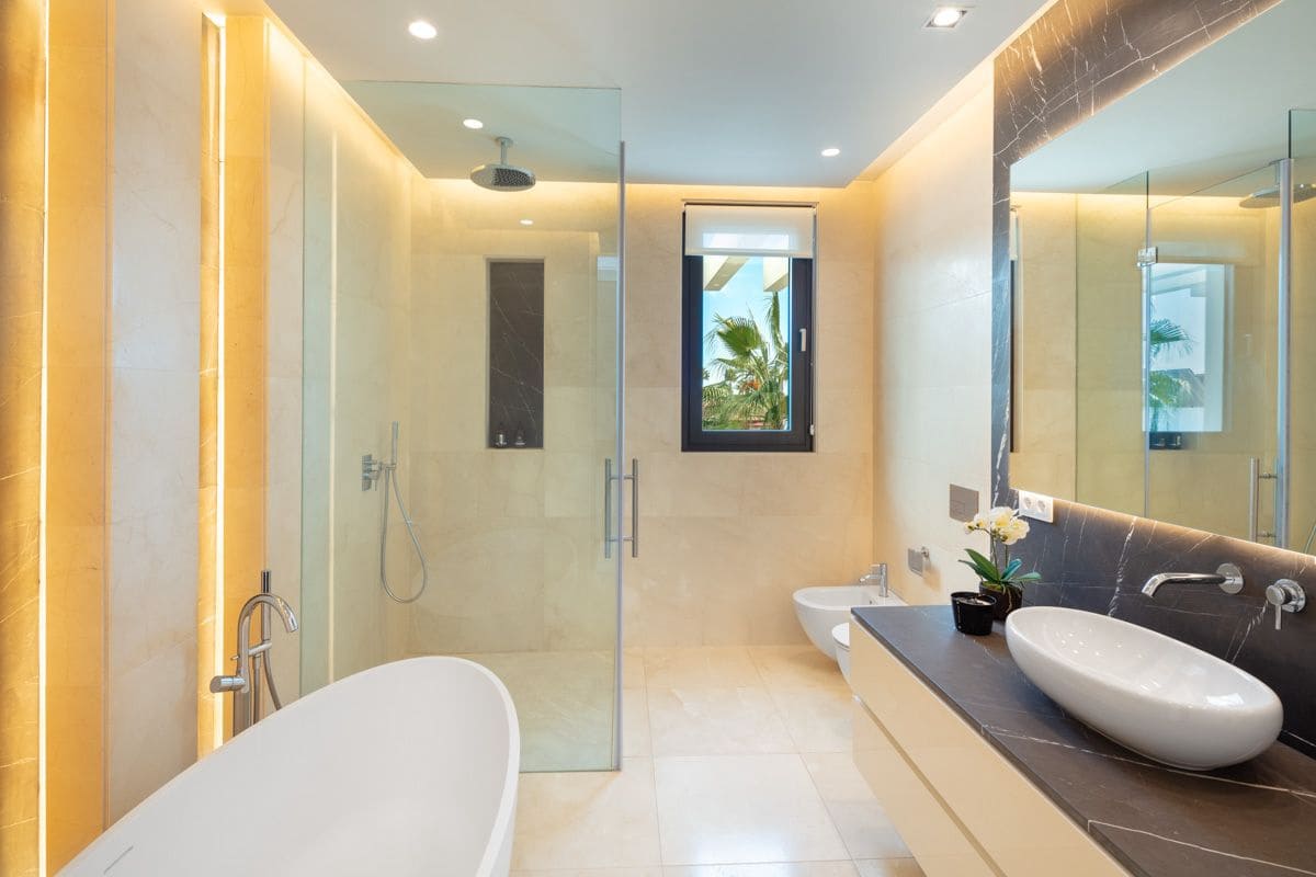 6 slaapkamer Villa te koop in Marbella met zwembad - € 6.990.000 (Ref: 7454807)