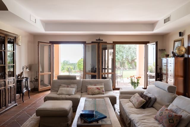 4 bedroom Villa for sale in Mijas Costa, Mijas with pool - € 2,900,000 (Ref: 7578152)