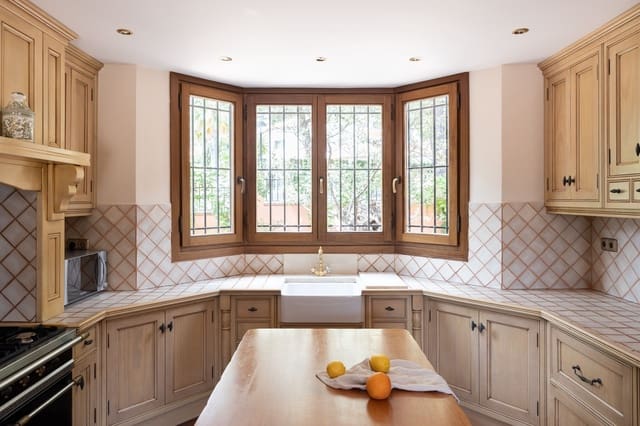 4 bedroom Villa for sale in Mijas Costa, Mijas with pool - € 2,900,000 (Ref: 7578152)