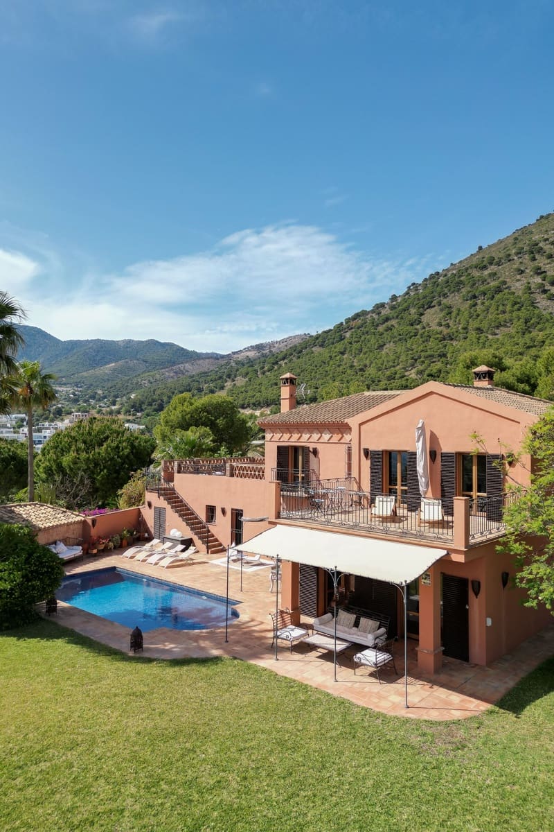 4 bedroom Villa for sale in Mijas Costa with pool - € 2,900,000 (Ref: 7578152)