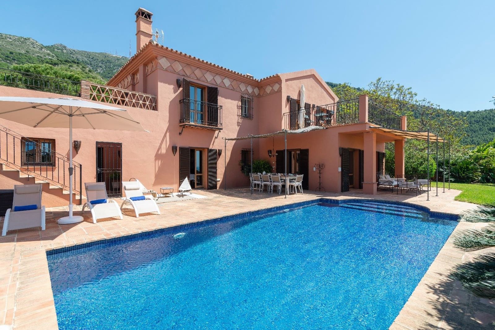 4 bedroom Villa for sale in Mijas Costa with pool - € 2,900,000 (Ref: 7578152)