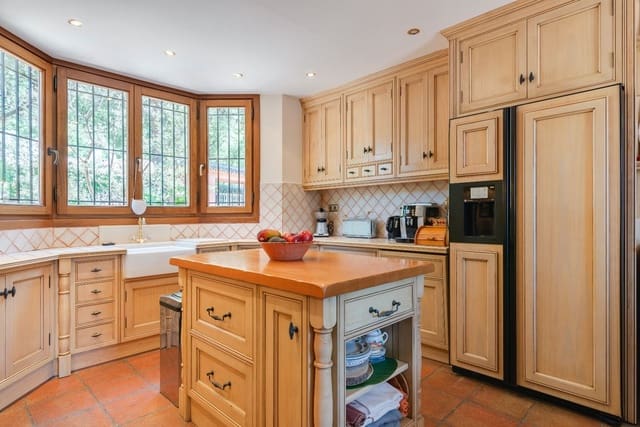 4 bedroom Villa for sale in Mijas Costa, Mijas with pool - € 2,900,000 (Ref: 7578152)