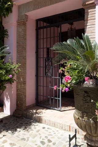 5 soveværelse Villa til salg i Los Arqueros - Puerto del Almendro, Benahavís med swimmingpool - € 5.250.000 (Ref: 7810460)