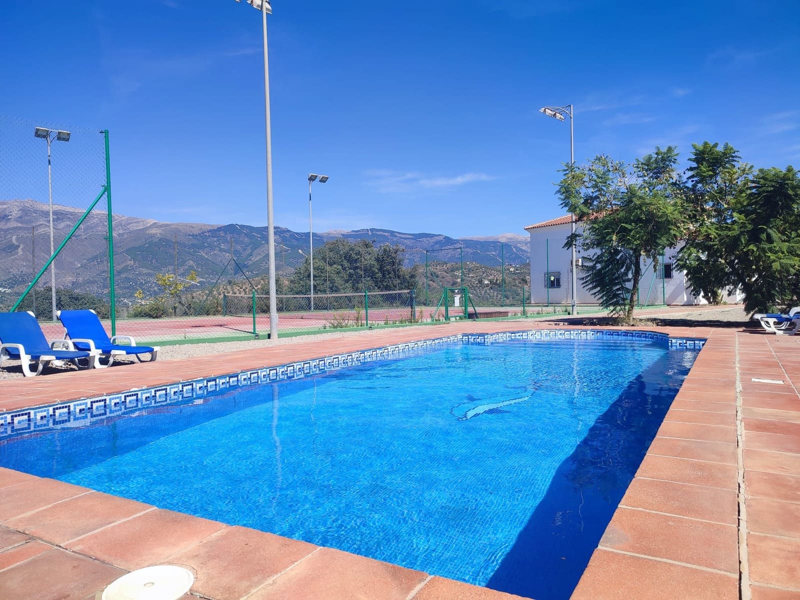 9 soverom Hus til salgs i Arenas med svømmebasseng - € 1 450 000 (Ref: 7823669)