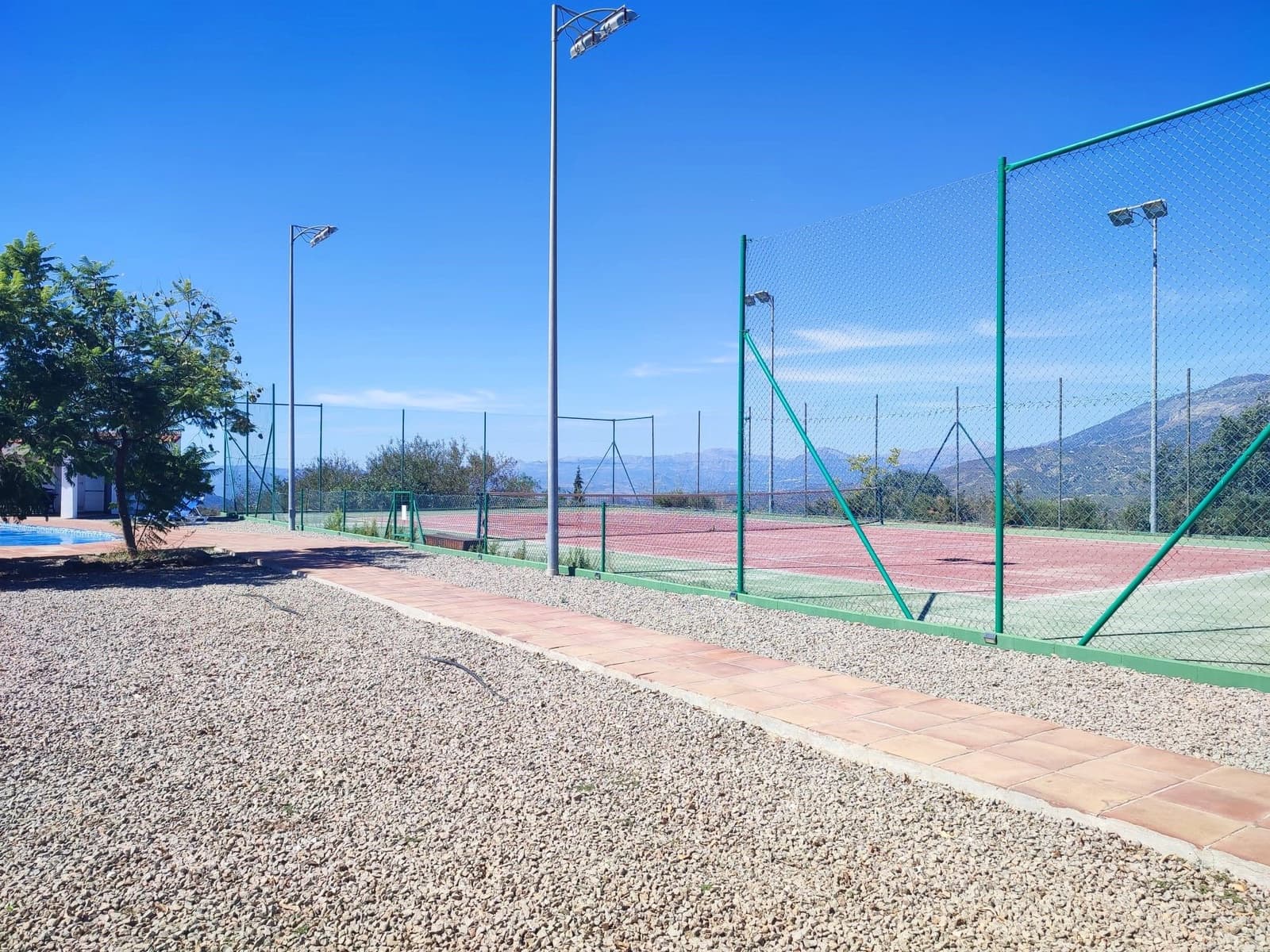 9 soverom Hus til salgs i Arenas med svømmebasseng - € 1 450 000 (Ref: 7823669)