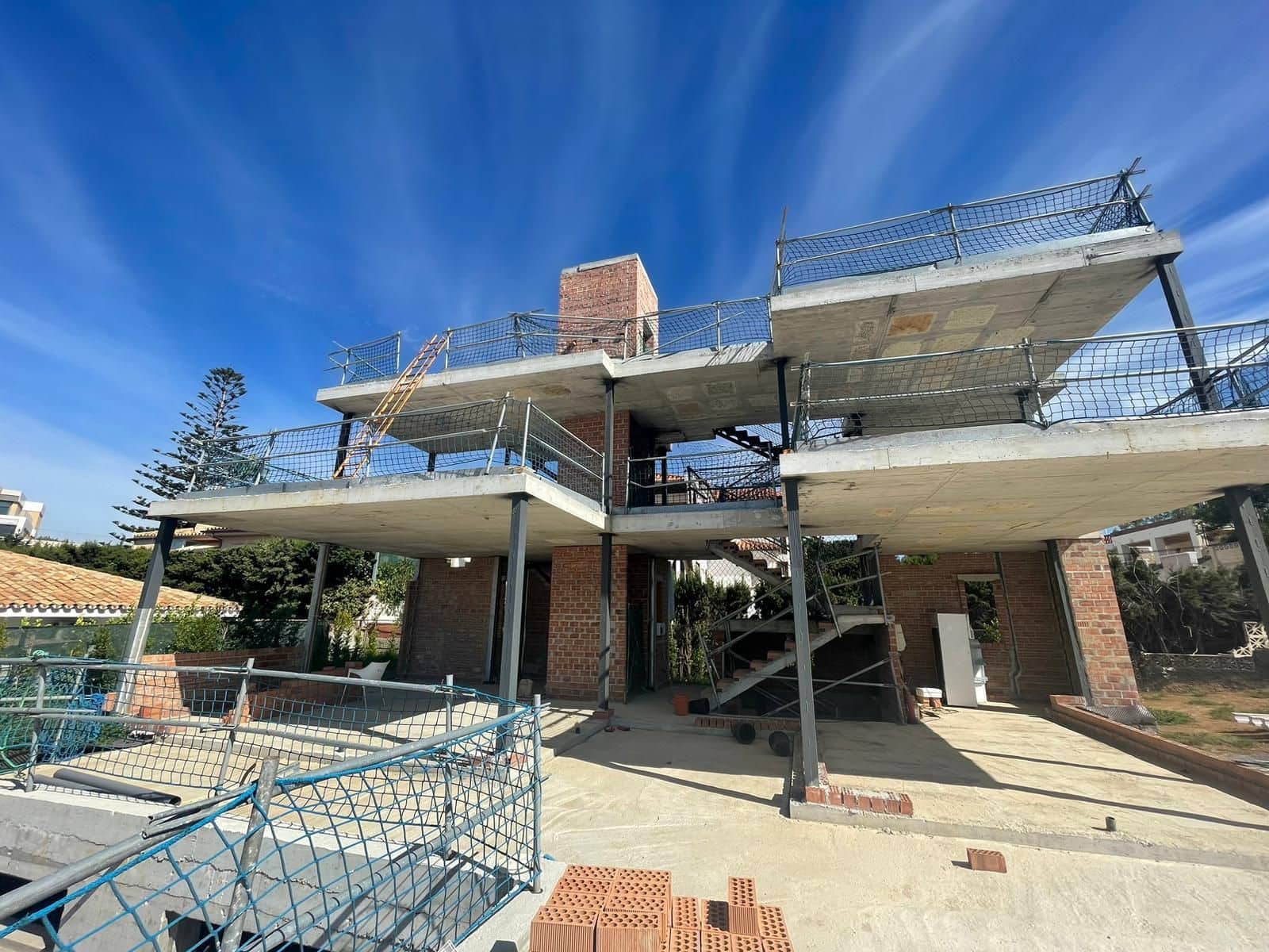 Chalet de 3 habitaciones en Mijas Costa en venta con piscina - 1.535.000 € (Ref: 7889951)