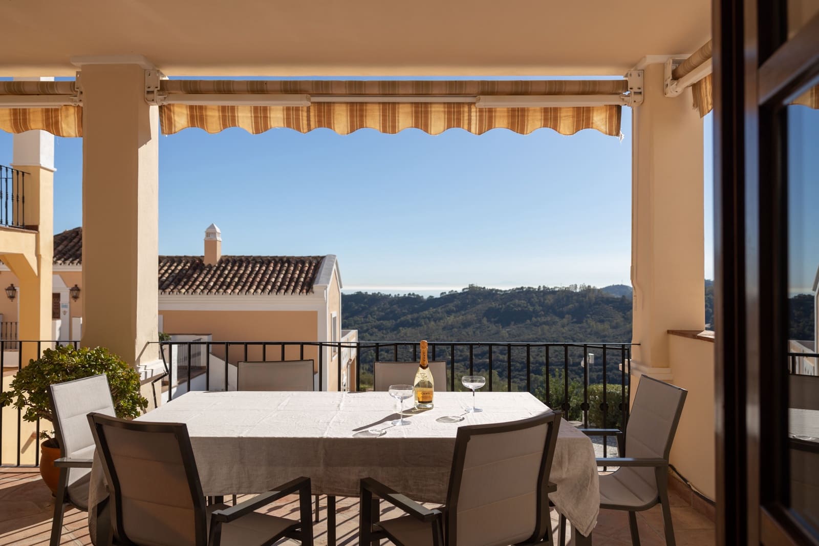 4 soveværelse Byhus til salg i Benahavis med swimmingpool - € 750.000 (Ref: 7933046)