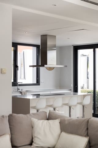 6 soverom Villa til salgs i El Paraiso, Estepona med svømmebasseng - € 1 995 000 (Ref: 7953765)